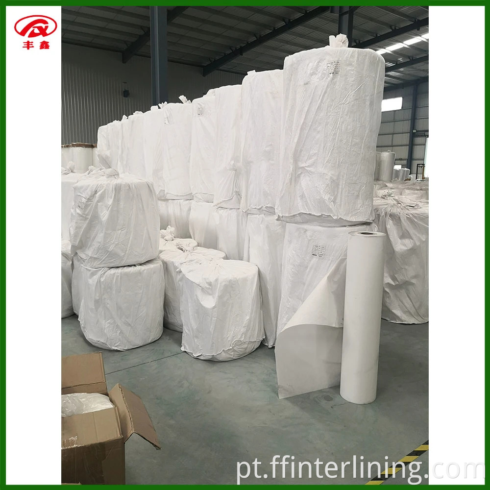 China Venda quente papel de apoio separado para vestido de bordado / 100% algodão nonwoven tecido de apoio interlining para vestuário